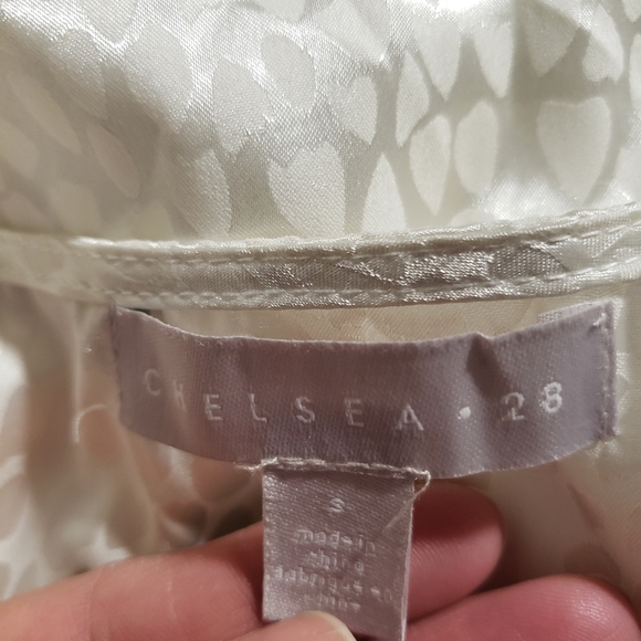 Chelsea. 28 women Top - Picture 10 of 14